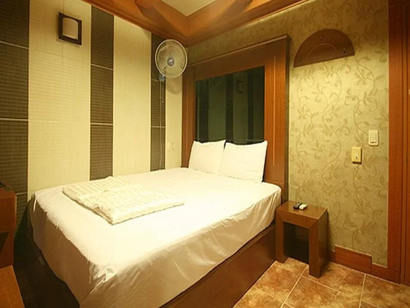 Cheonji Spa Motel