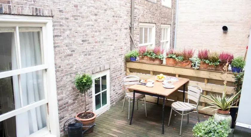 Greenwoods Blue Apartment