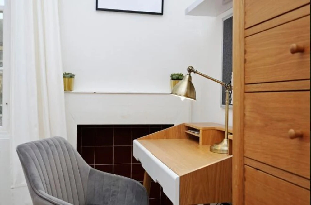 An Elegant and Artistic Apartment for 4