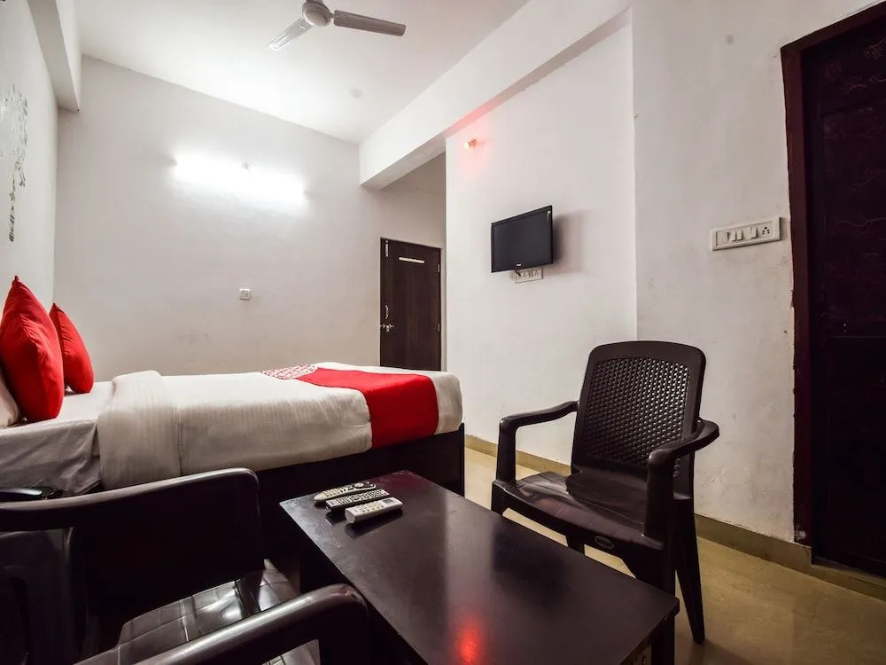 OYO 18738 Hotel Saniya