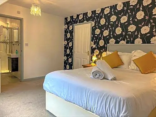 Springfields - Annex with two double bedrooms in a rural British village