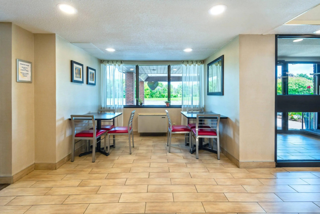 Comfort Inn Kingston - Highway 401