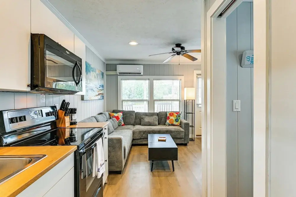 Waterfront Living & Resort Perks! Lake Norman Stay