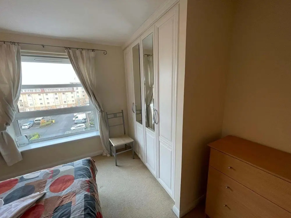 3 Bed Flat - Sleeps 6 - Parking - Wifi