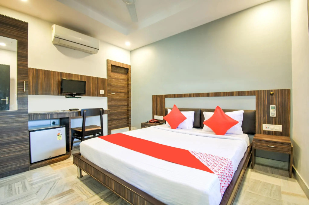 OYO RCH268 Churuvilla