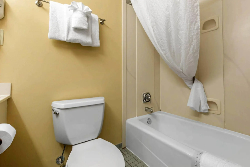 Lamplighter Inn & Suites Pittsburg