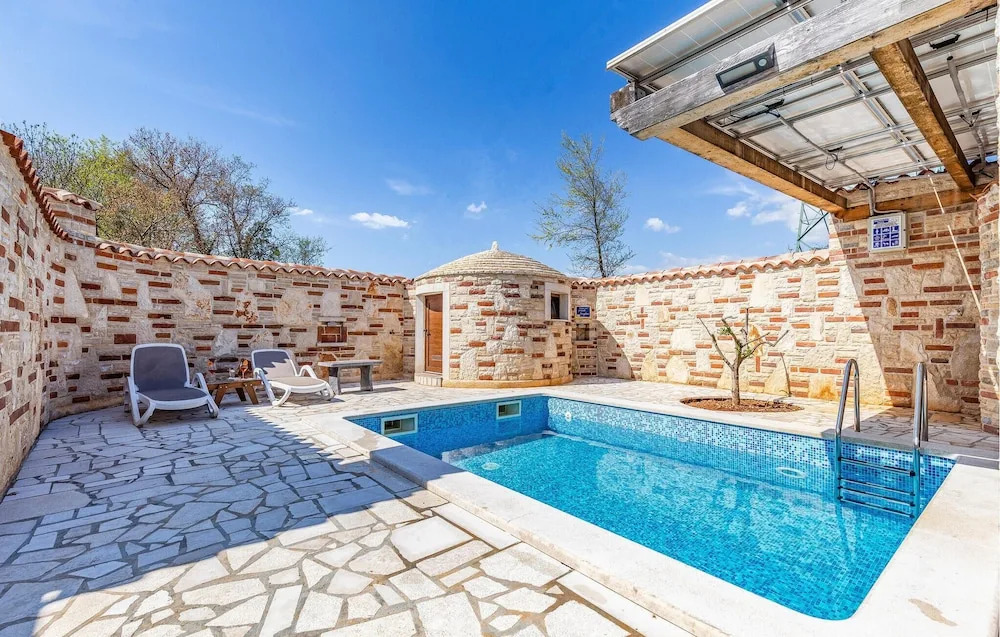 Awesome Home In Medulin With Sauna