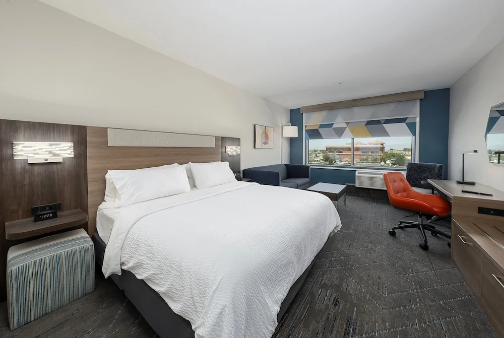 Holiday Inn Express & Suites Ridgecrest - China Lake by IHG