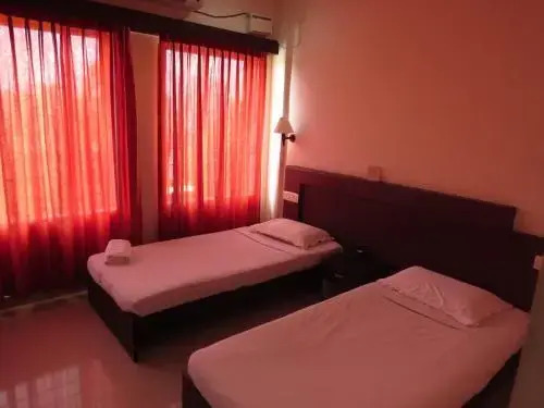 Hotel Lals Residency, Adoor