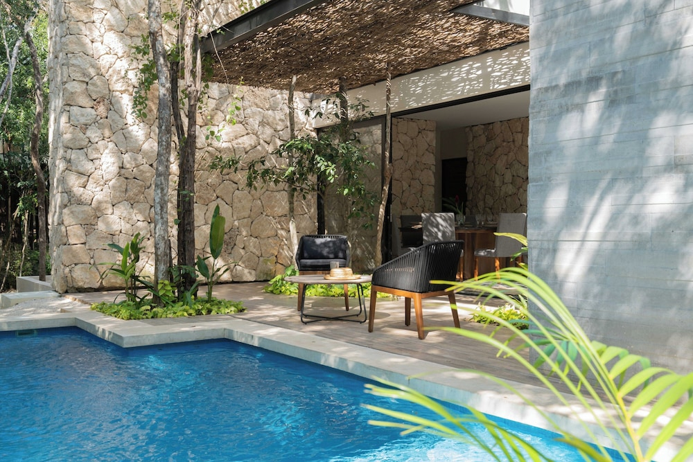 Twelve OClock - Luxury Villas