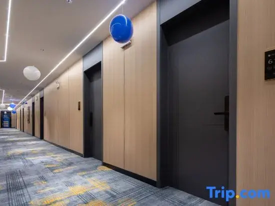 Joyful Play & Cinema Hotel