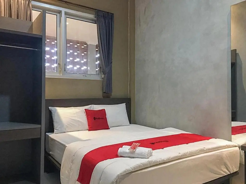 RedDoorz near Wisata Paribendo Lawang