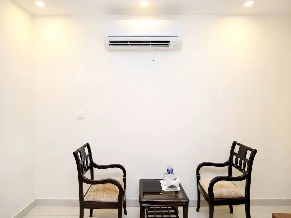 OYO 17081 Hotel Signia