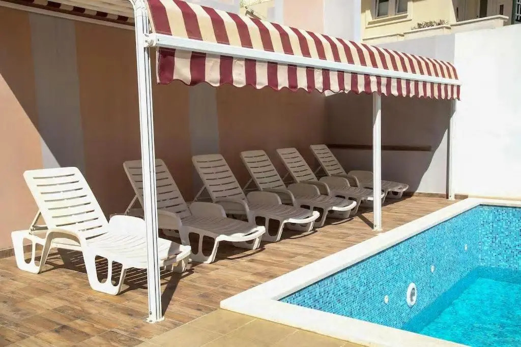 Mimice Bay Apartments