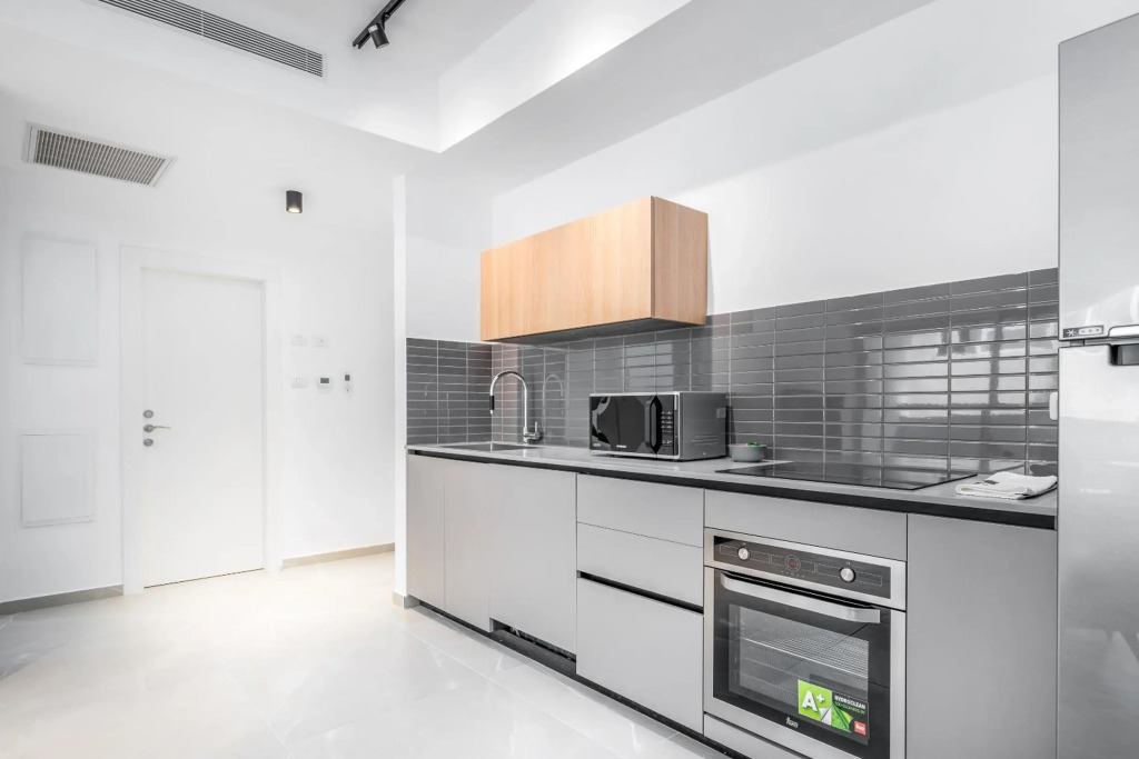 Stunning 1 BDR with balcony on Sheinkin st