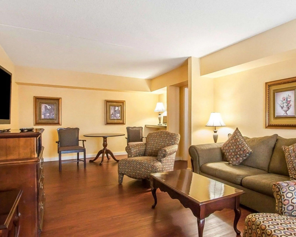 Clarion Inn & Suites University Center