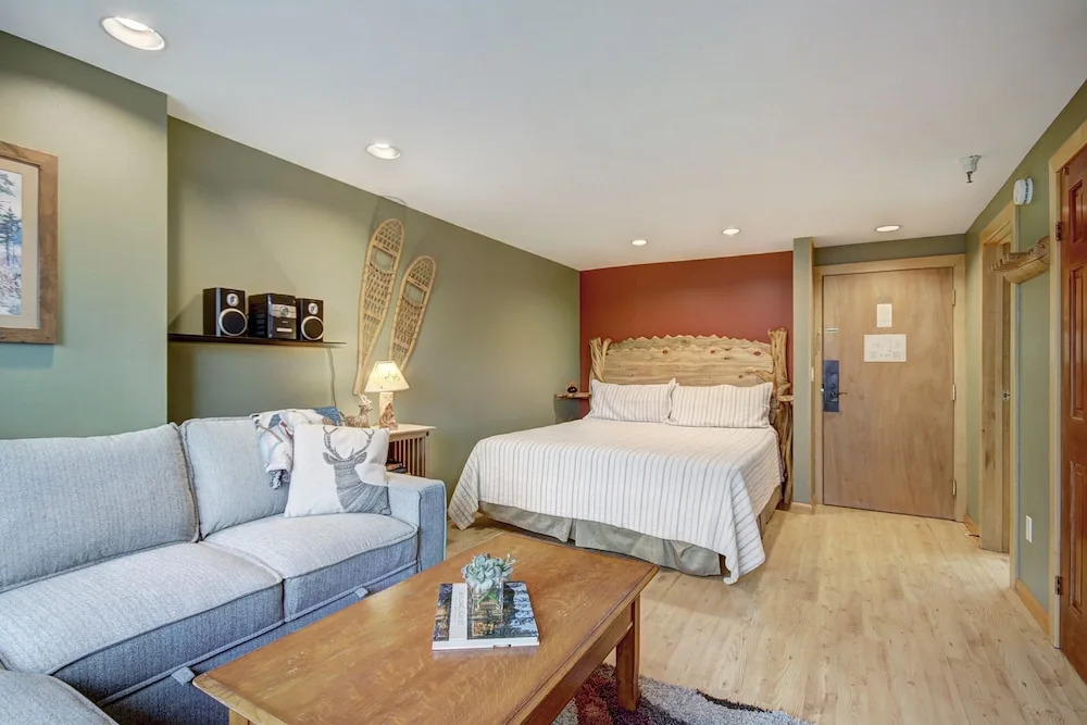Ge At Breckenridge Peak 9 Inn, Liftside 403 Studio Bedroom Condo by RedAwning