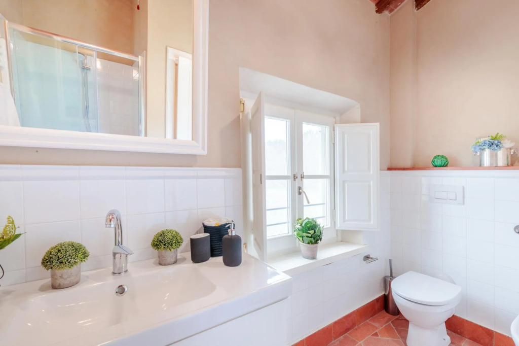Villa Brunetta, Discover your Modern but Traditional Villa in Lucca