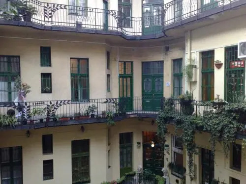 Hotel 30 Rooms Apartments