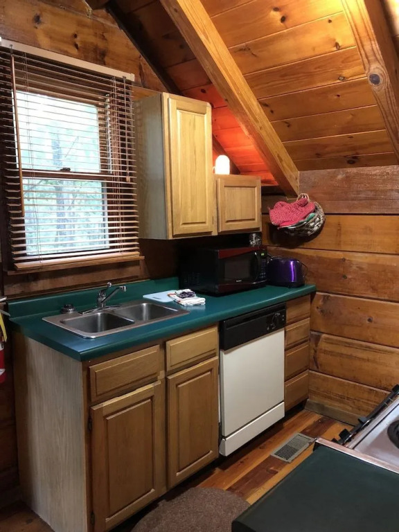 Gatlinburg Mountain Magic Hot Tub Cabins