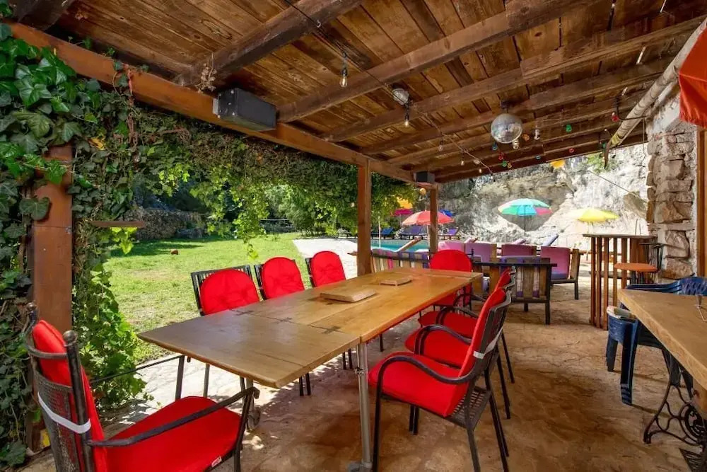 Holiday House Cave Romana