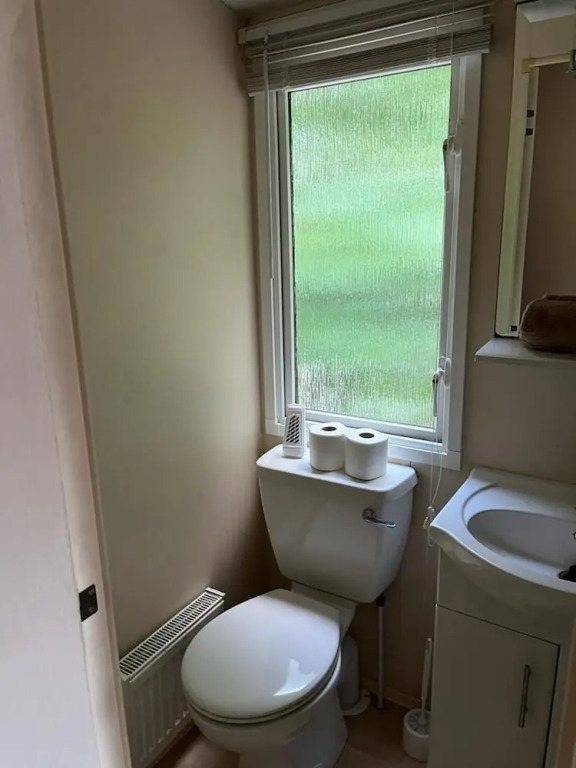 Spacious 2 bed Holiday Home Entertainment on Site