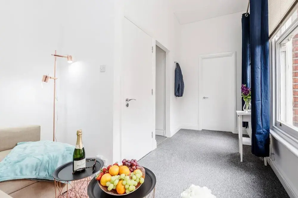 Dashing Duplex Bond Apartment WOOD