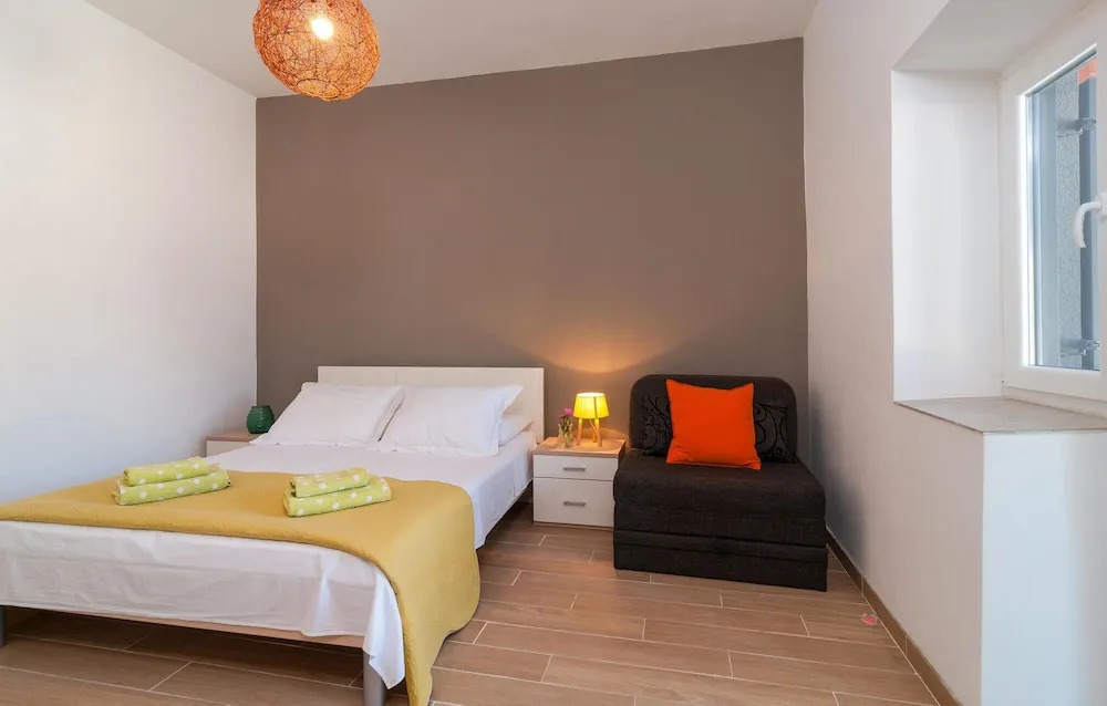 Nice Apartment in Sutivan With Wifi and 1 Bedrooms