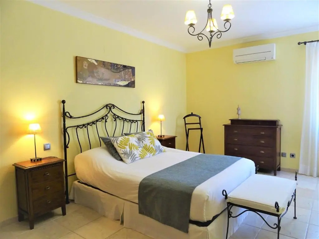 Villa with private pool and tennis court 150 metres from the sea-Villa el Olivo