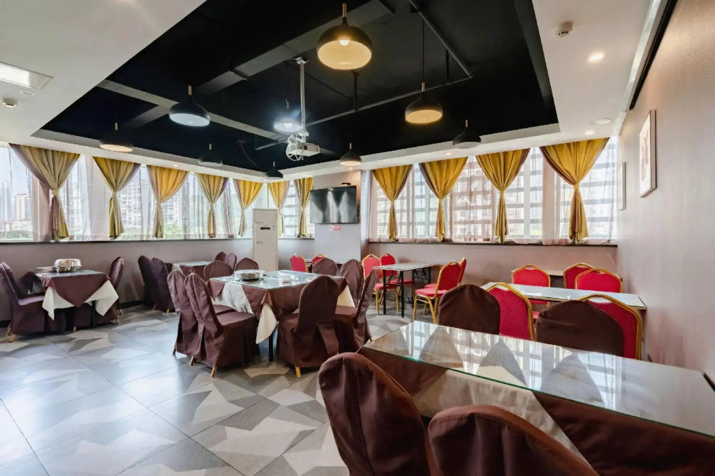 Black Prince Art Hotel (Luzhou Longmatan District Government Store)