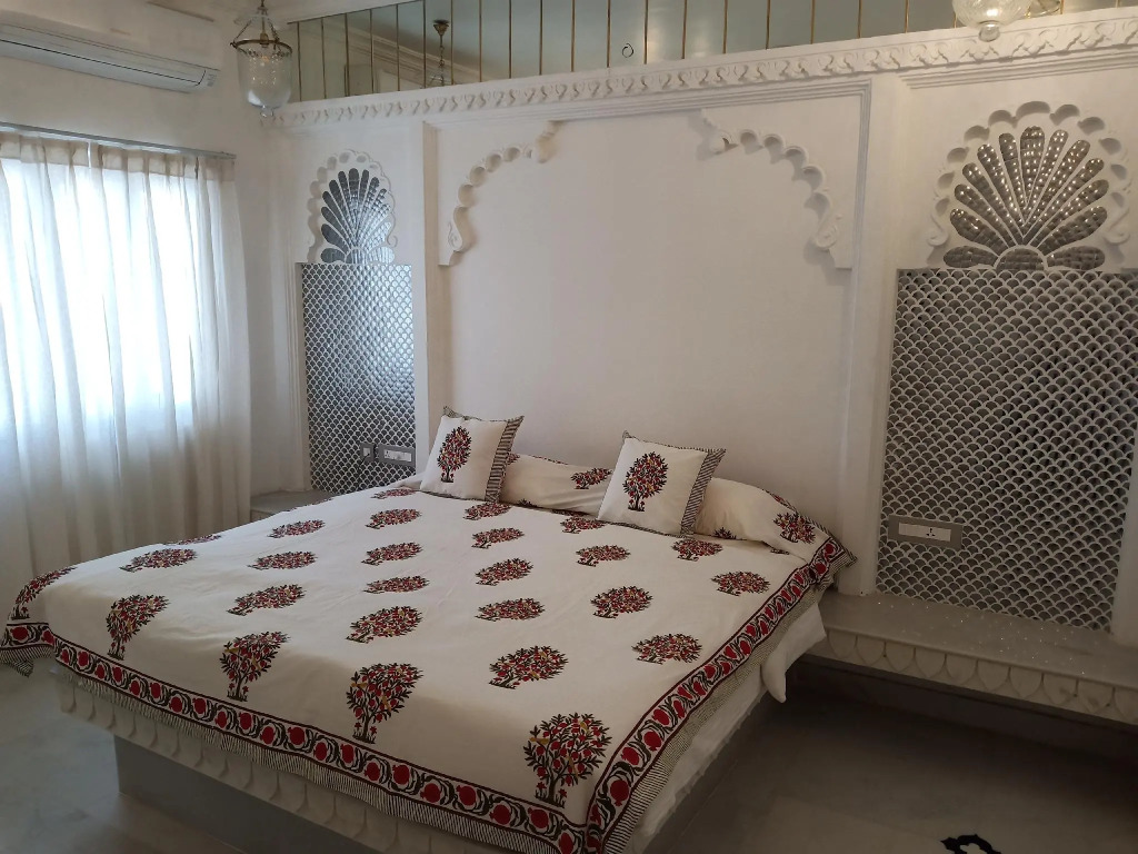 Jagat Niwas Palace