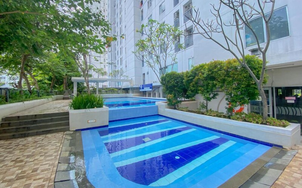 Neat And Nice 2Br At Apartment Bassura City
