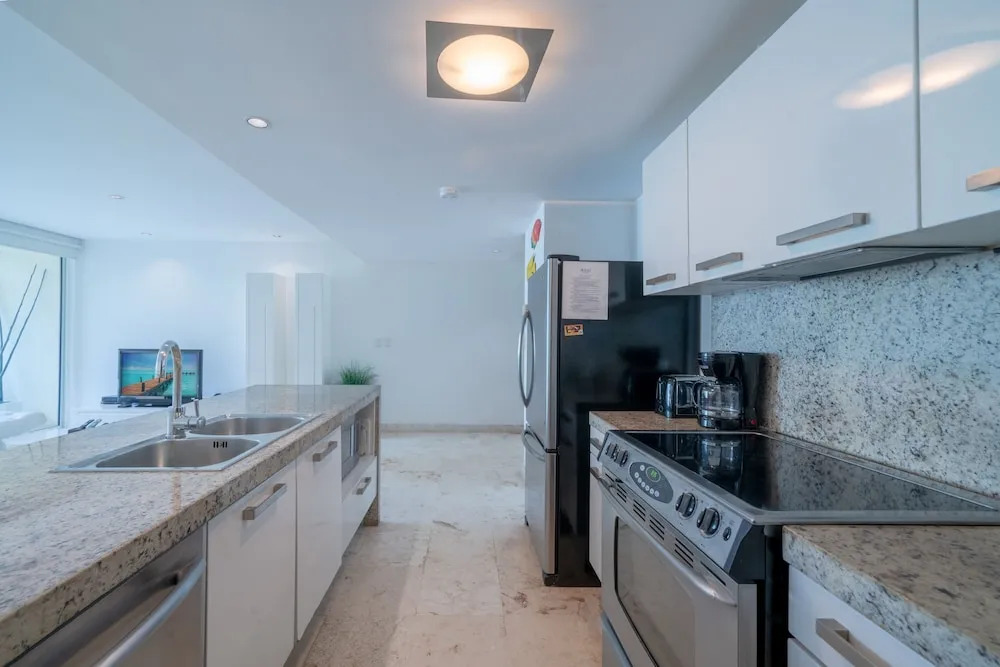 Luxury Complex - Infinity Pool and Private Beach Club - At The Elements Condos 108