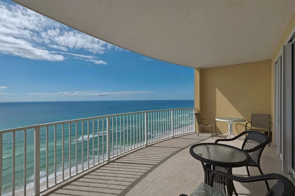 Twin Palms 1705