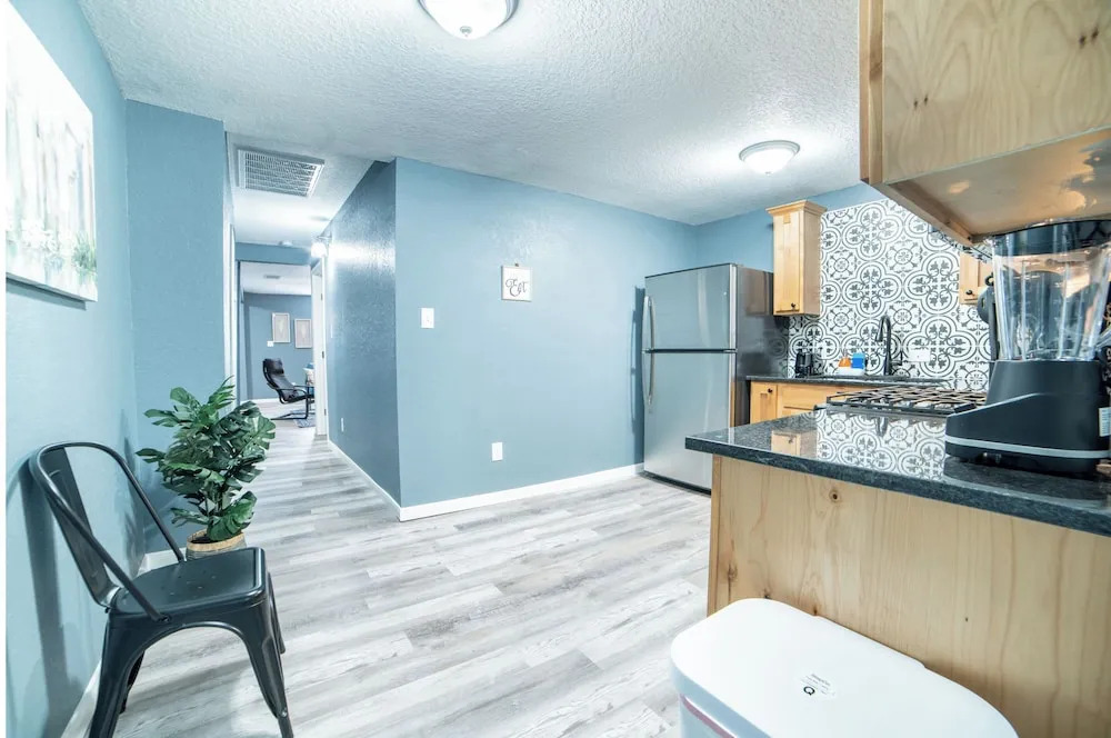 Fascinating 2BR1BA Near Festive DT and Riverwalk