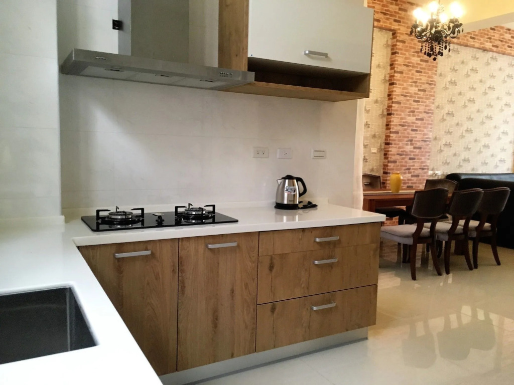 11 Cafe & Lodging