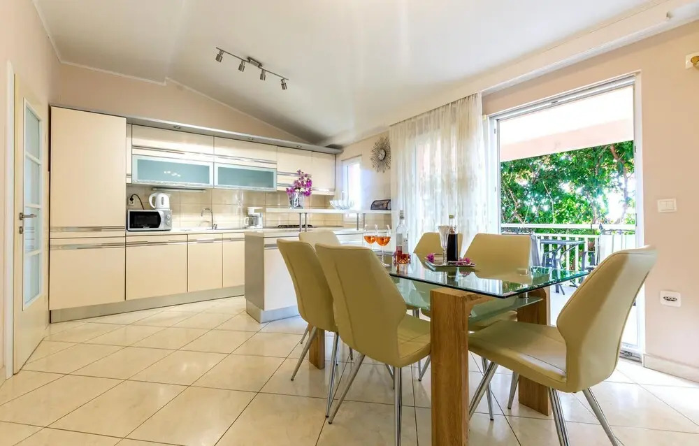 Nice Home in Kastel Novi With Wifi and 3 Bedrooms