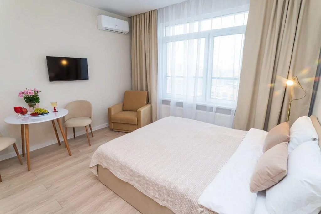 Spacious studio on Aviatorov Street