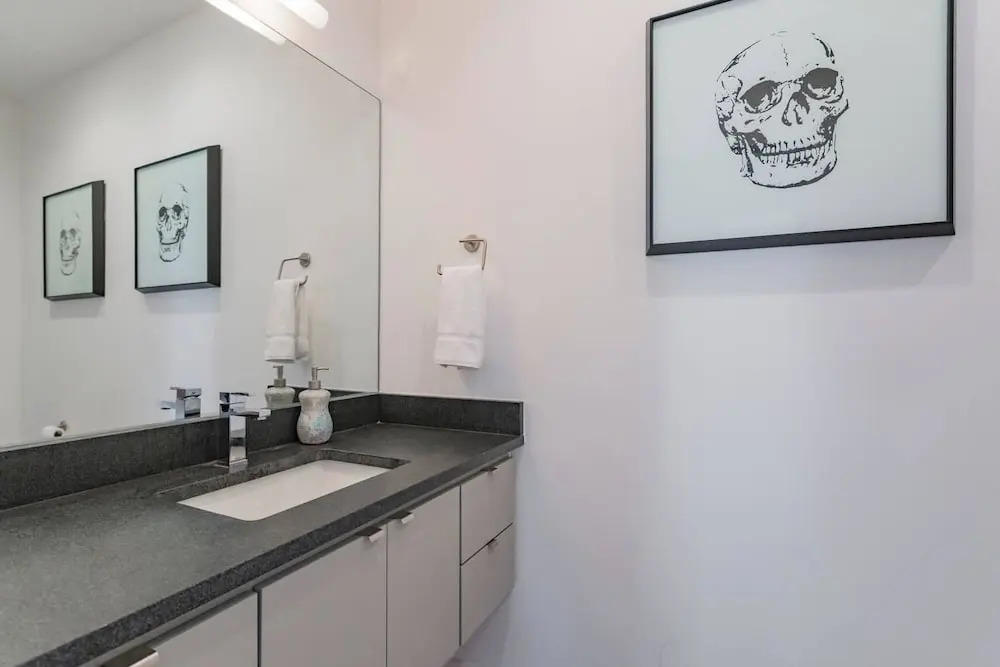 GTS - Germantown Spot - Close to Downtown - Huge Luxury Home With Backyard!