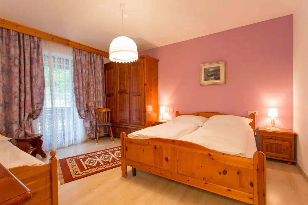 Residence Obermoarhof - Family Apartments with Pool & Playground