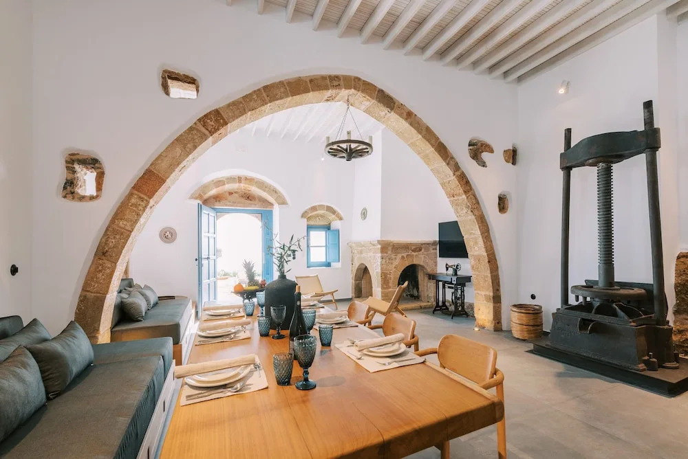 Kalathos Square luxury suites