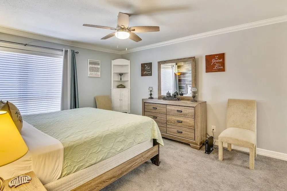Palms at Cove View 1011-birder's Delight