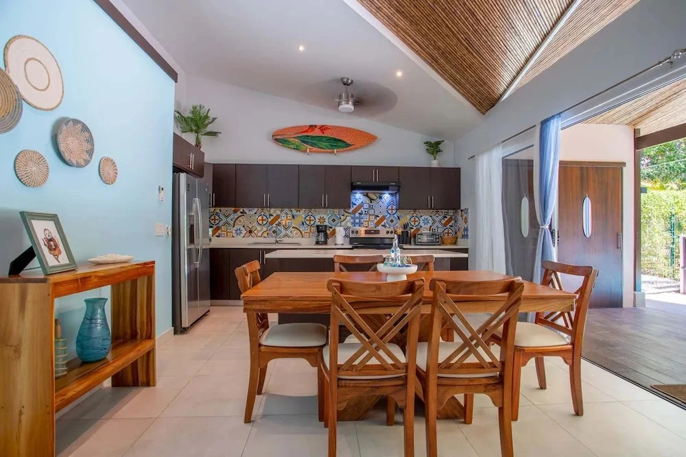 Private Pool & Tropical Style, Minutes From the Beach