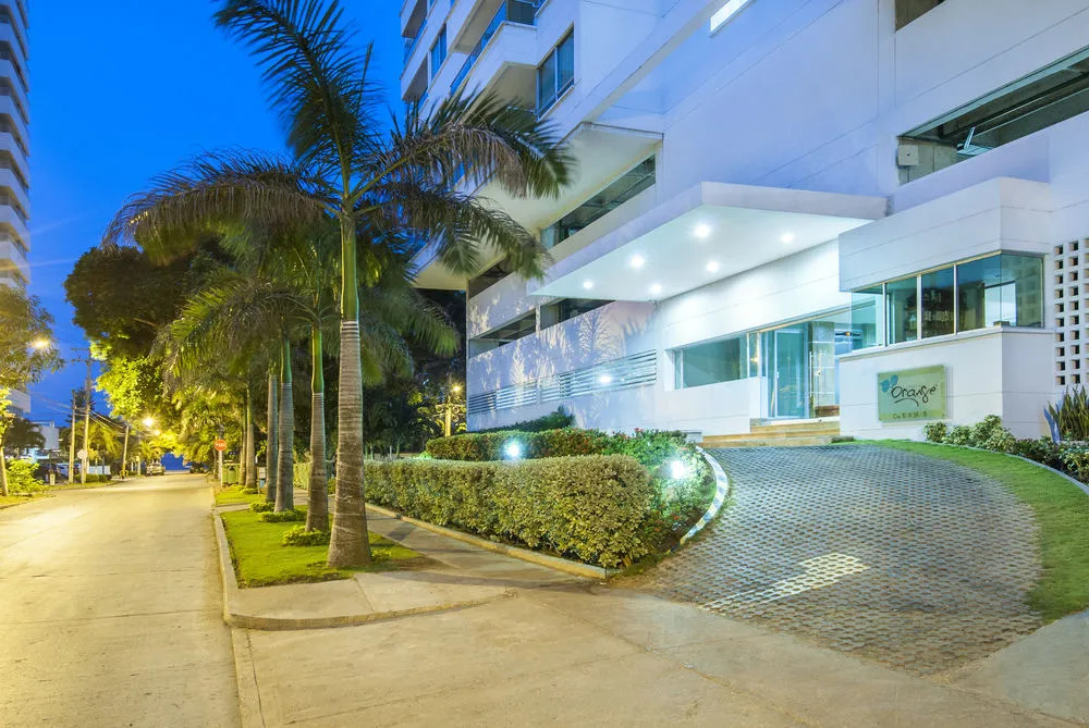 Travelers Orange Cartagena