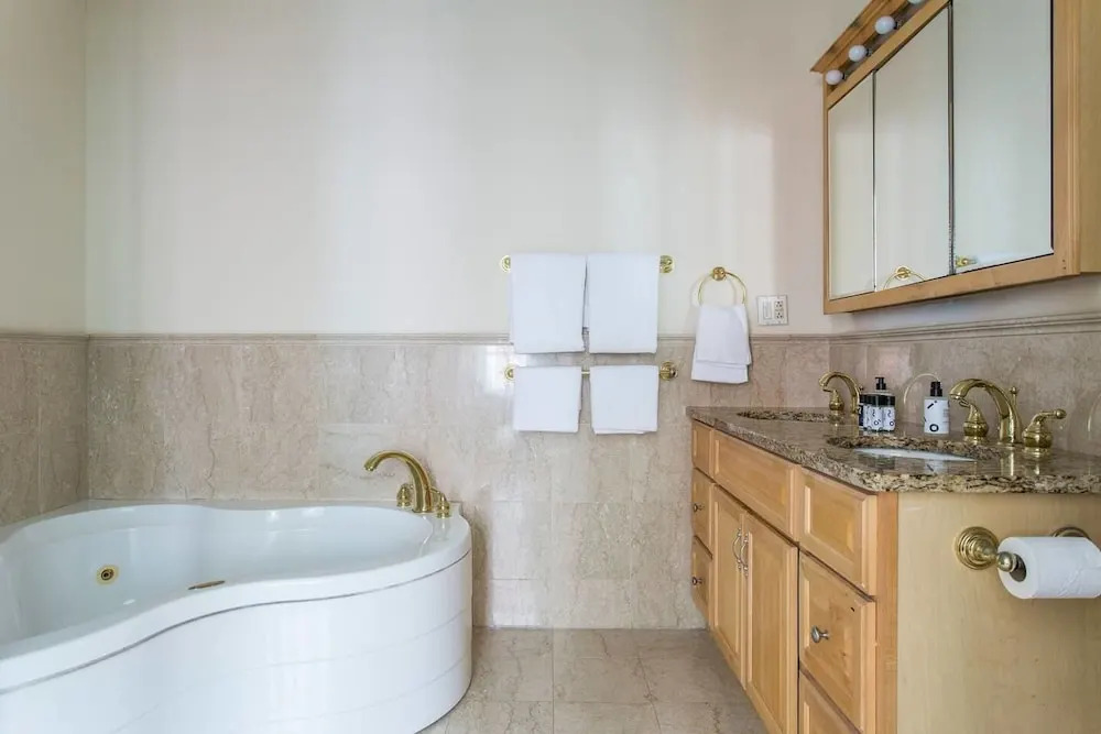Chic 2br/1ba Apt Near the Liberty Bell by Domio!