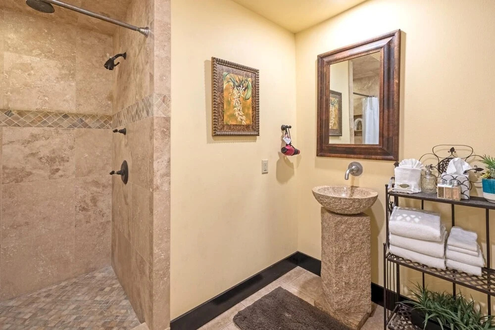 K B M Resorts- Hale-1470 Presidential 3bd, 3ba Beach-front Estate, A/c, Private Yard!