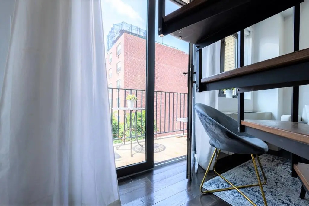 809-6b 2BR Duplex With Private Patio