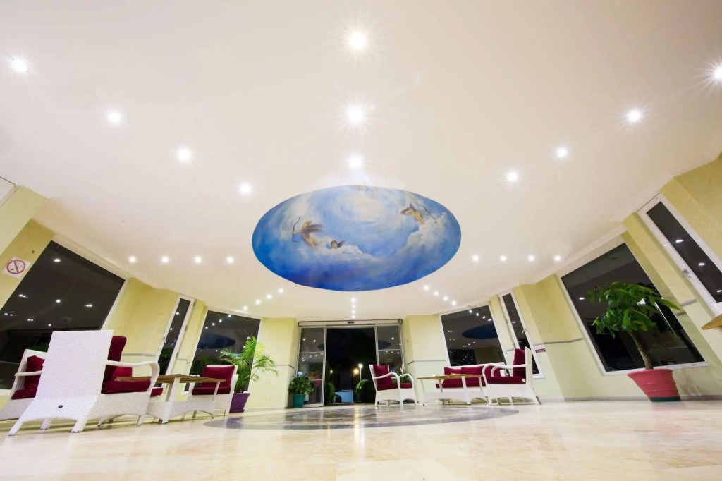 Royal Palm Beach Hotel