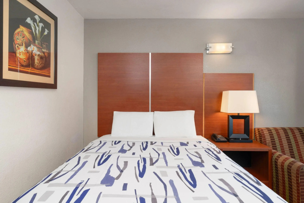Travelodge by Wyndham Albuquerque West