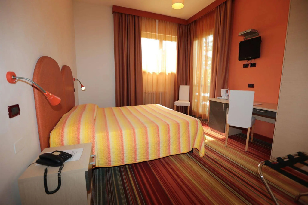 Hi Hotels Sirmione - Heated Lakeview Pool